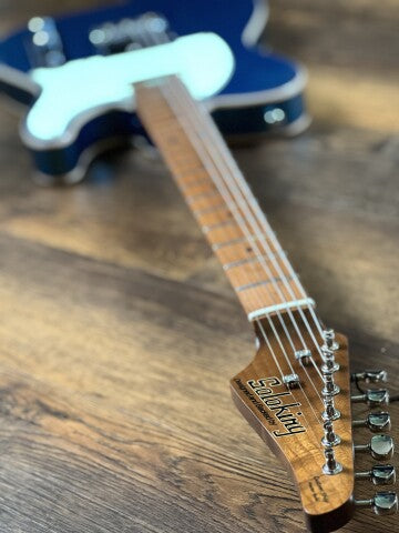 Soloking T-1B Vintage MKII พร้อมคอเมเปิ้ลย่างและ FB ใน Tidepool