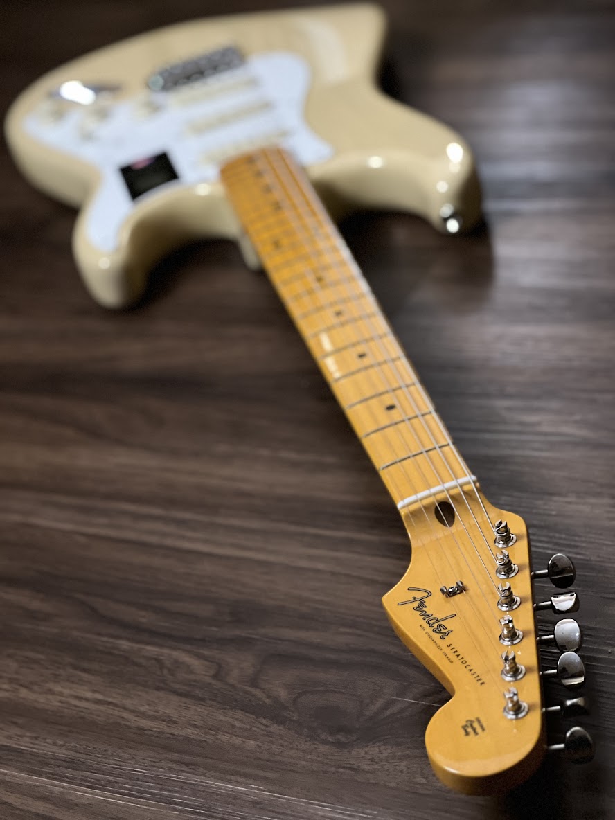 Fender American Vintage II 57 Stratocaster with Maple FB in Vintage Blonde