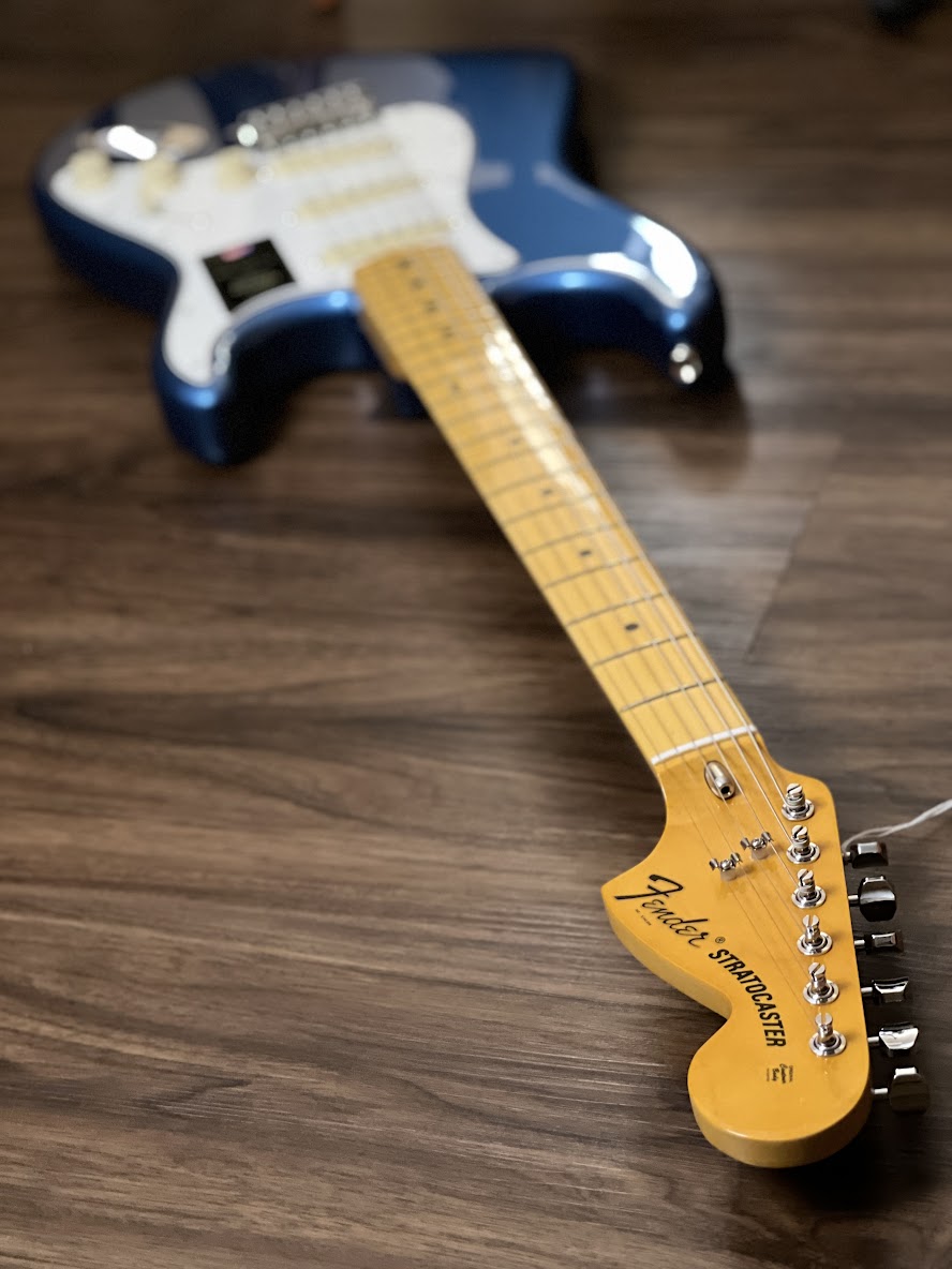 Fender American Vintage II 73 Stratocaster พร้อม Maple FB สี Lake Placid Blue