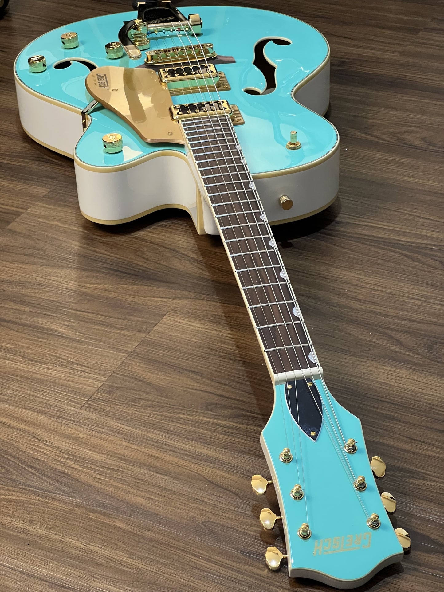 Gretsch FSR G5420TG Electromatic Hollowbody Singlecut พร้อม Bigsby ใน 2-Tone Sea Foam Green