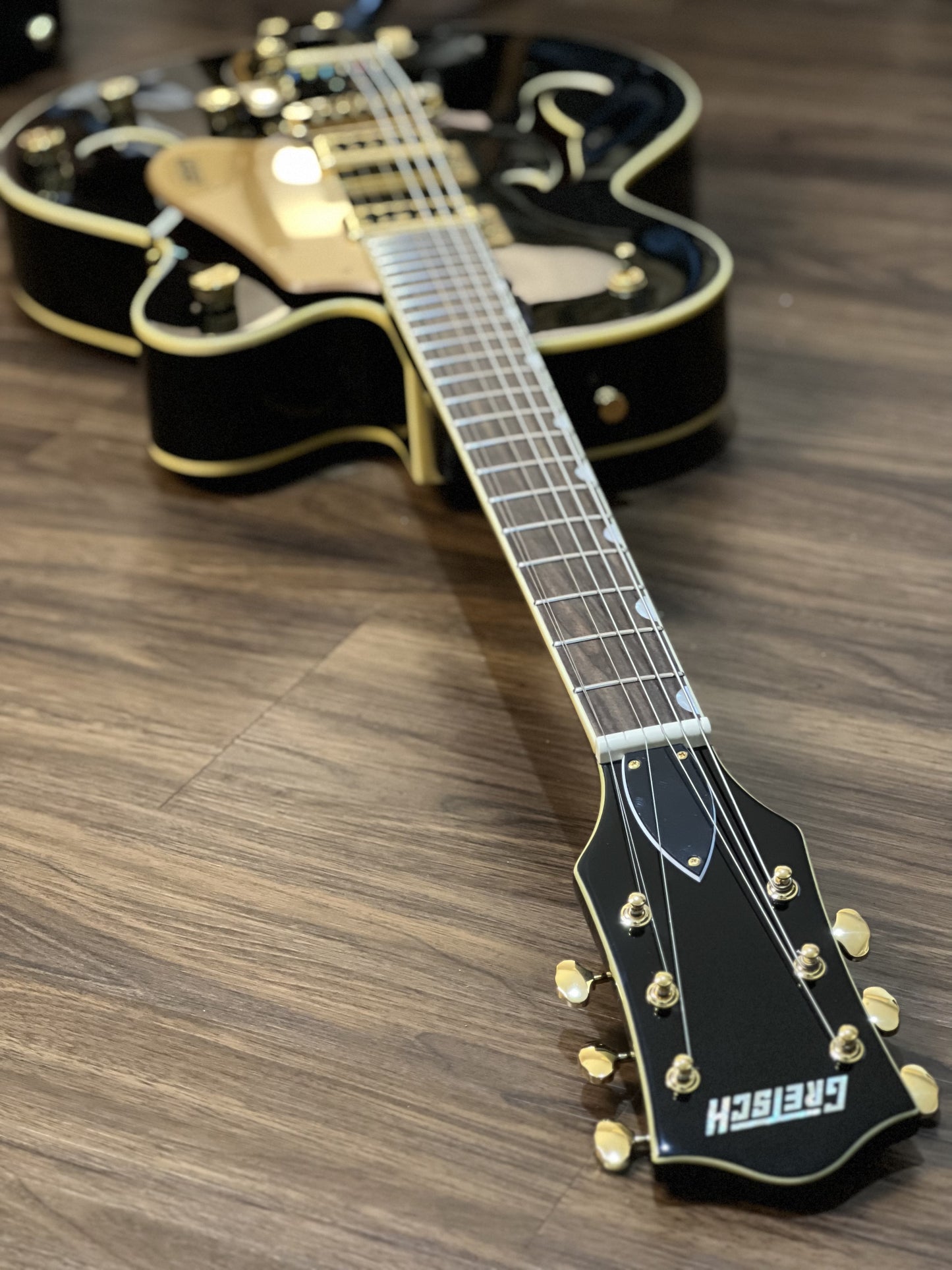 Gretsch FSR G5420TG Electromatic Hollowbody Singlecut พร้อม Bigsby สีดำ อะไหล่ทอง