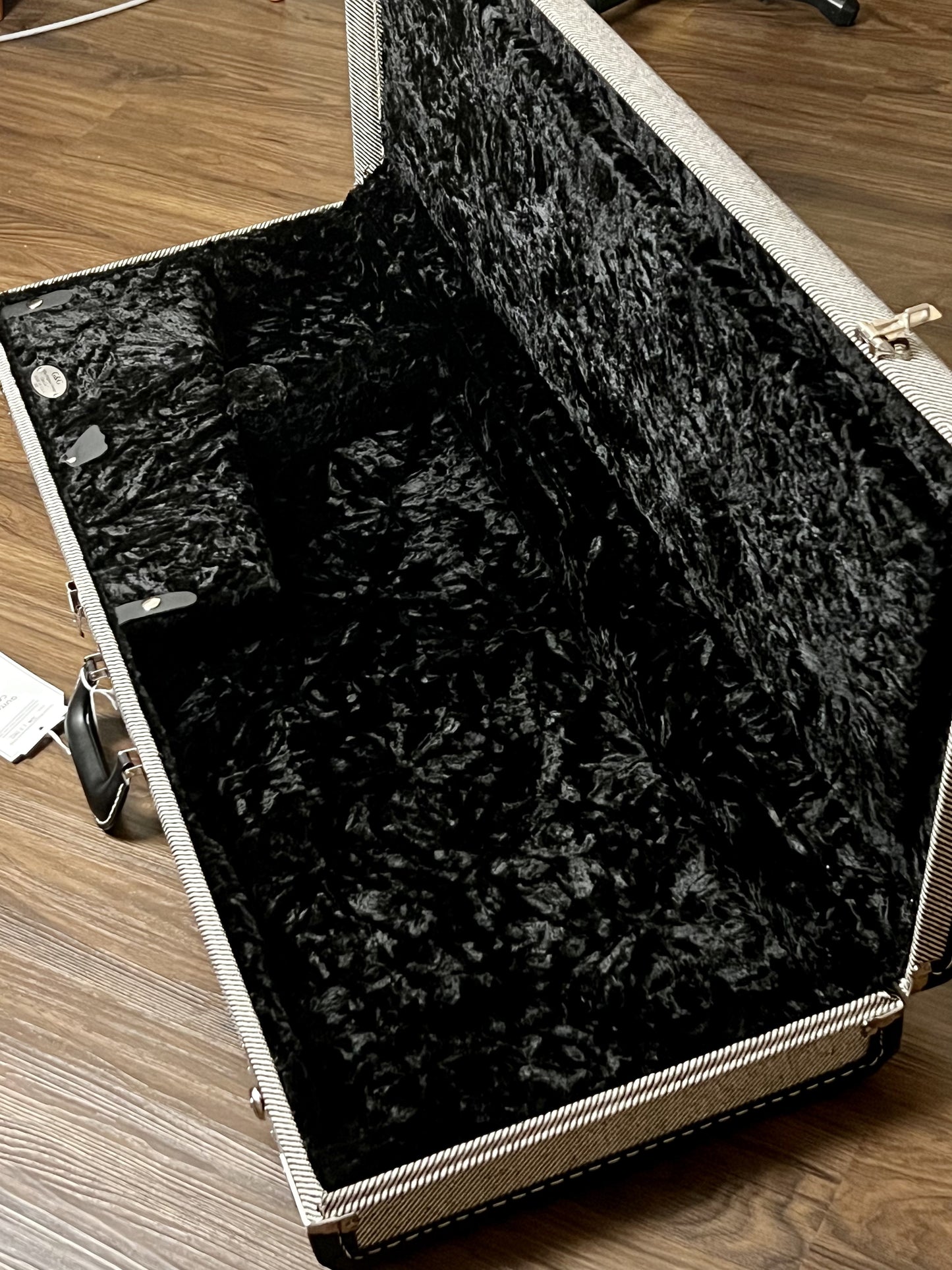 กระเป๋ากีตาร์ Fender Deluxe Strat/Tele สีดำทวีด