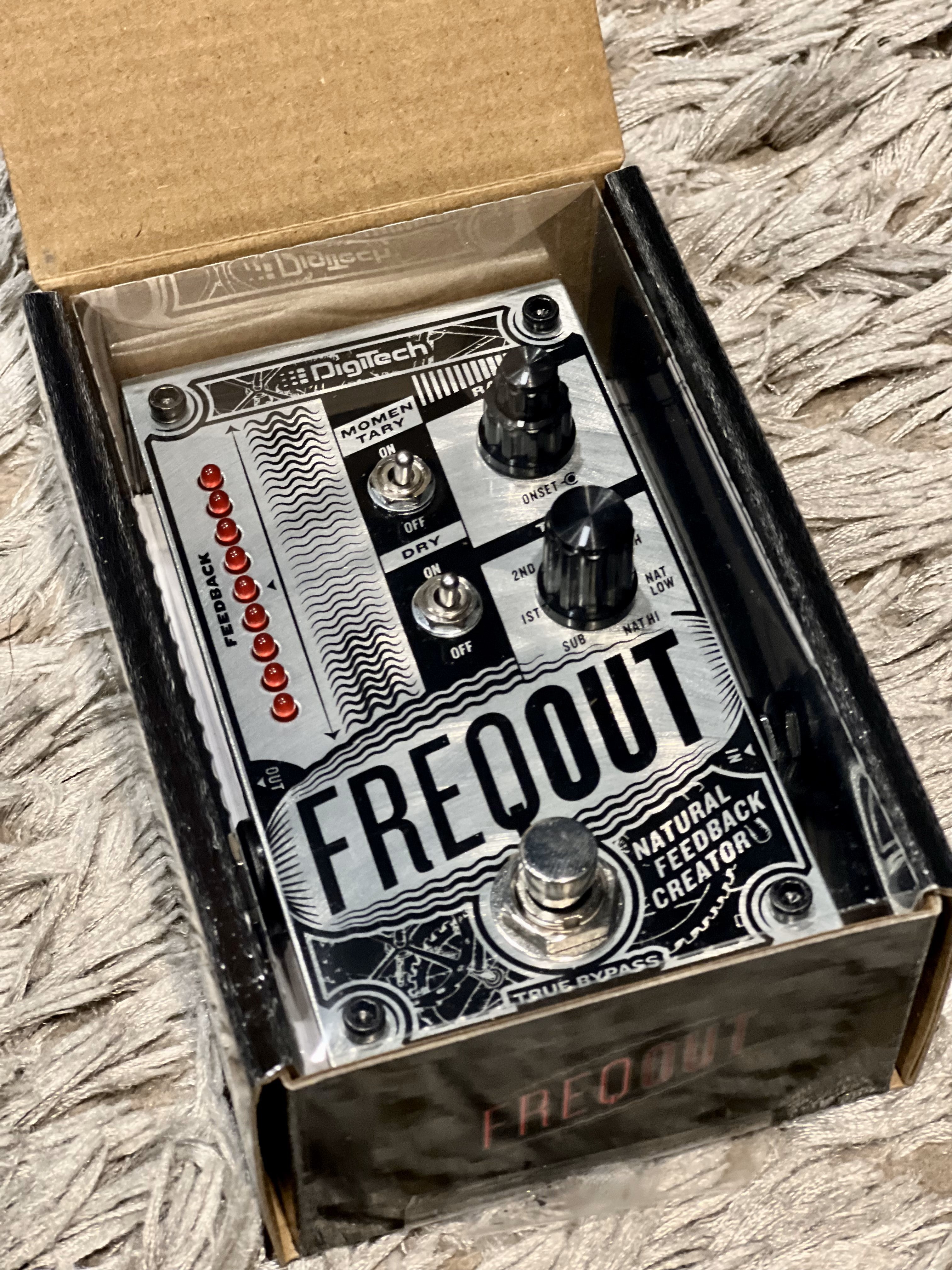 Digitech Freqout-V-00 Natural Feedback Creator –