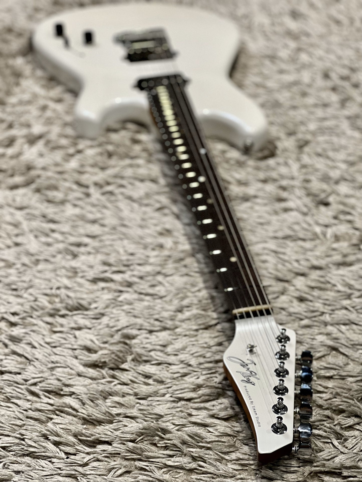 Aguda Jerry King PC24 in White