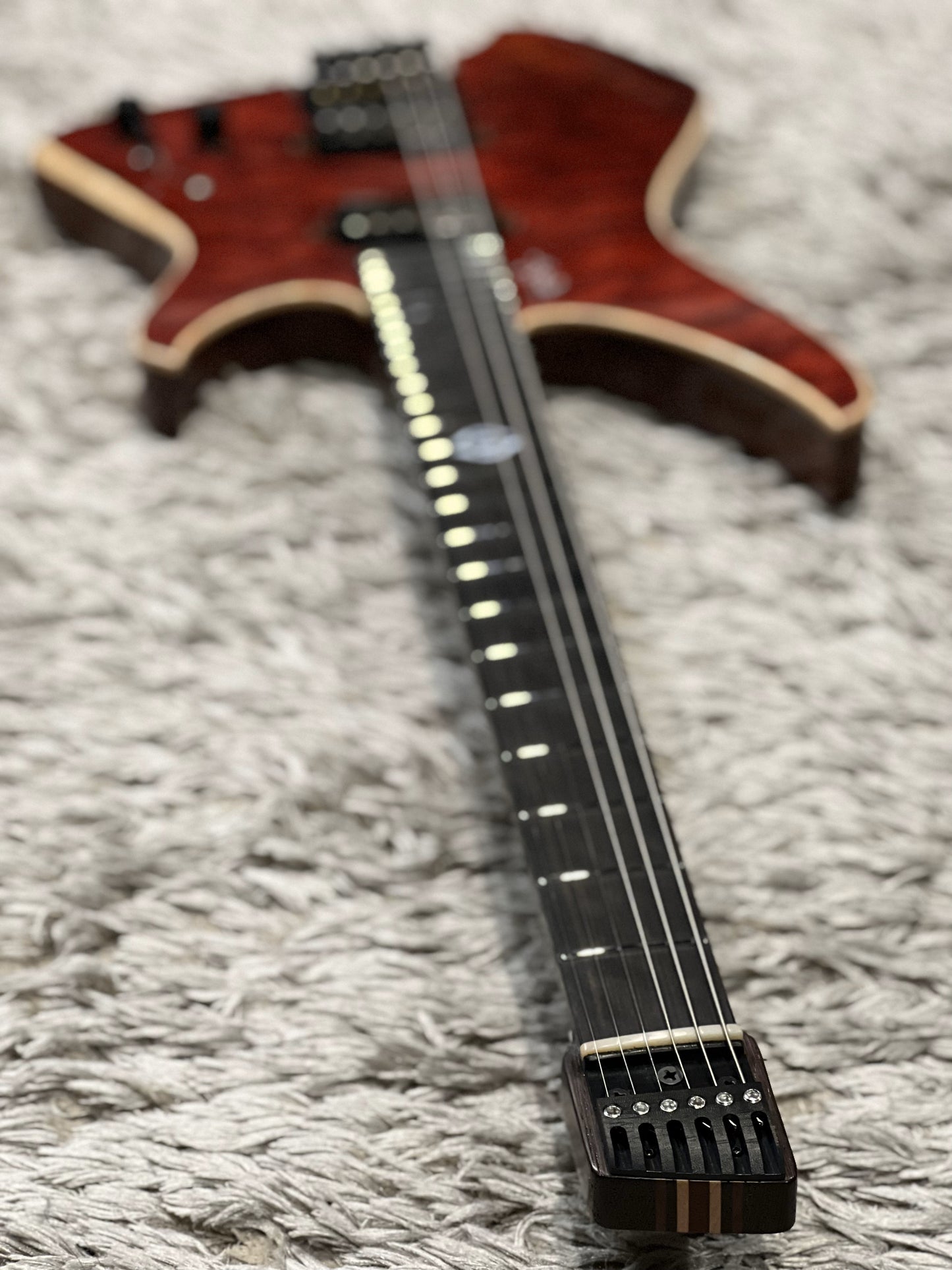 Aguda Black Hole Custom สีม่วงแดงพร้อมผ้านวมด้านบน