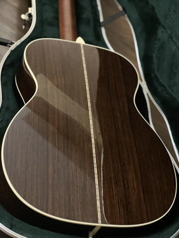 Martin 00028 Standard Series Acoustic Electric Guitar with Preamp (Incl. Case)