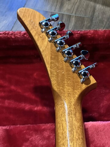 Gibson Designer Explorer in Antique Natural