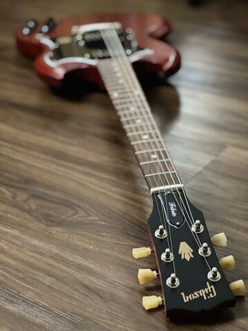 Gibson SG Tribute in Vintage Cherry Satin with Gigbag