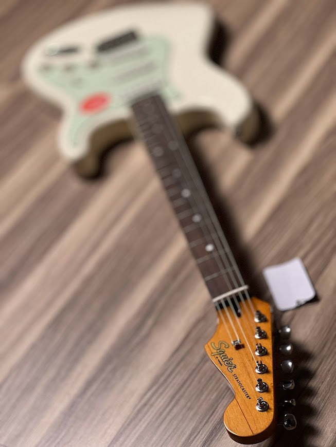 Squier FSR Classic Vibe 60s Stratocaster with Indian Laurel FB in Olympic White