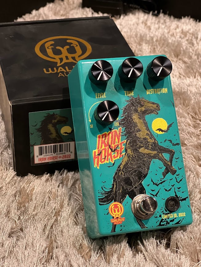 horse pedal Walrus Audio Iron Horse LM308 Distortion V3 Guitar Effects Pedal, Hall – nafiriguitar.com