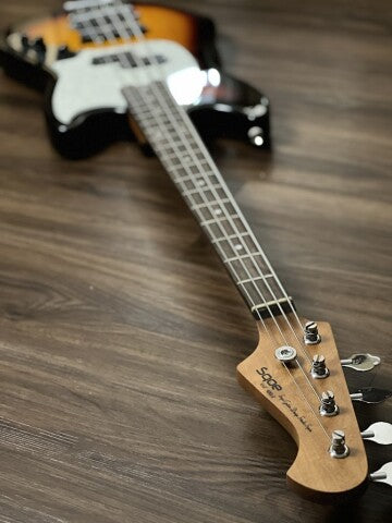 SQOE SPJ400 Short Scale Roasted Maple Series ซันเบิร์สต์ 3 โทน