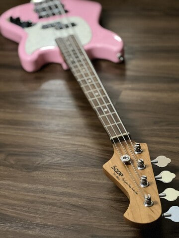 SQOE SPJ400 Short Scale Roasted Maple Series Bass in Shell Pink