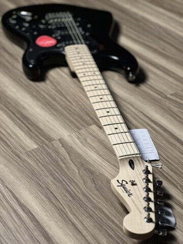 Squier Sonic Stratocaster HSS w/Black Pickguard with Maple FB in Black