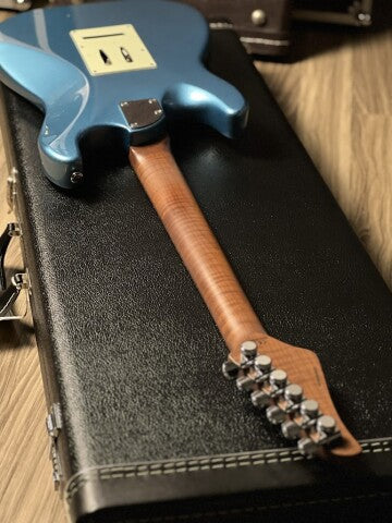 SLX Hawk Classic 22 HSS สี Lake Placid Blue พร้อม Roasted Maple FB