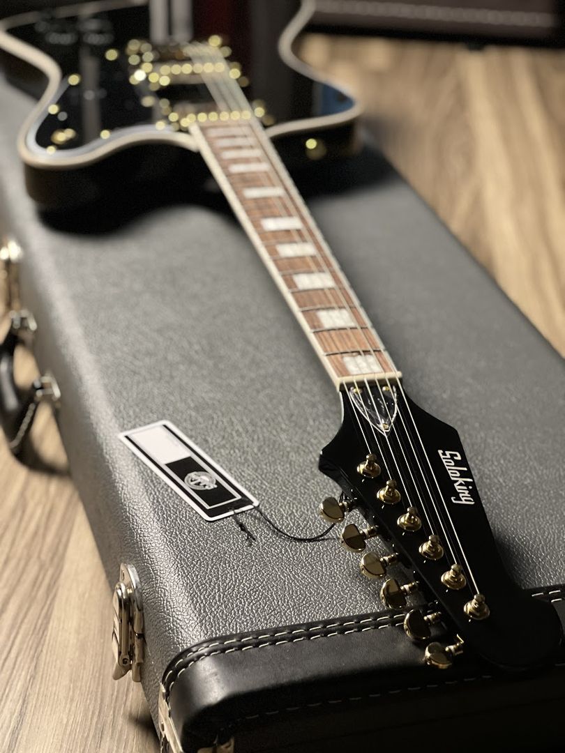 Soloking FB Custom in Black Beauty with Gold Hardware JESCAR