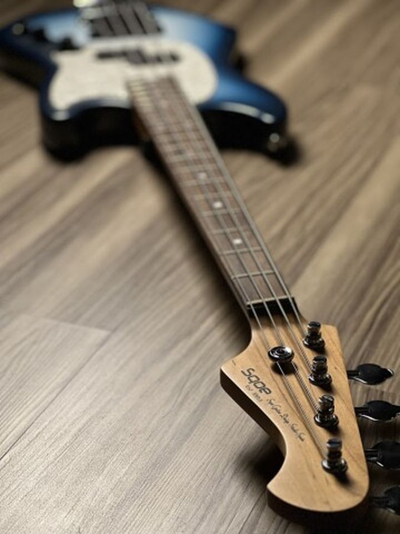 SQOE SPJ400 Short Scale Roasted Maple Series Bass in Sky Burst Metallic
