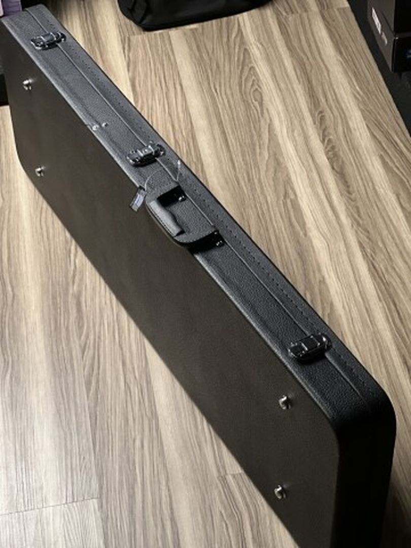 Charvel Style 1/2 Economy Hard Shell Case