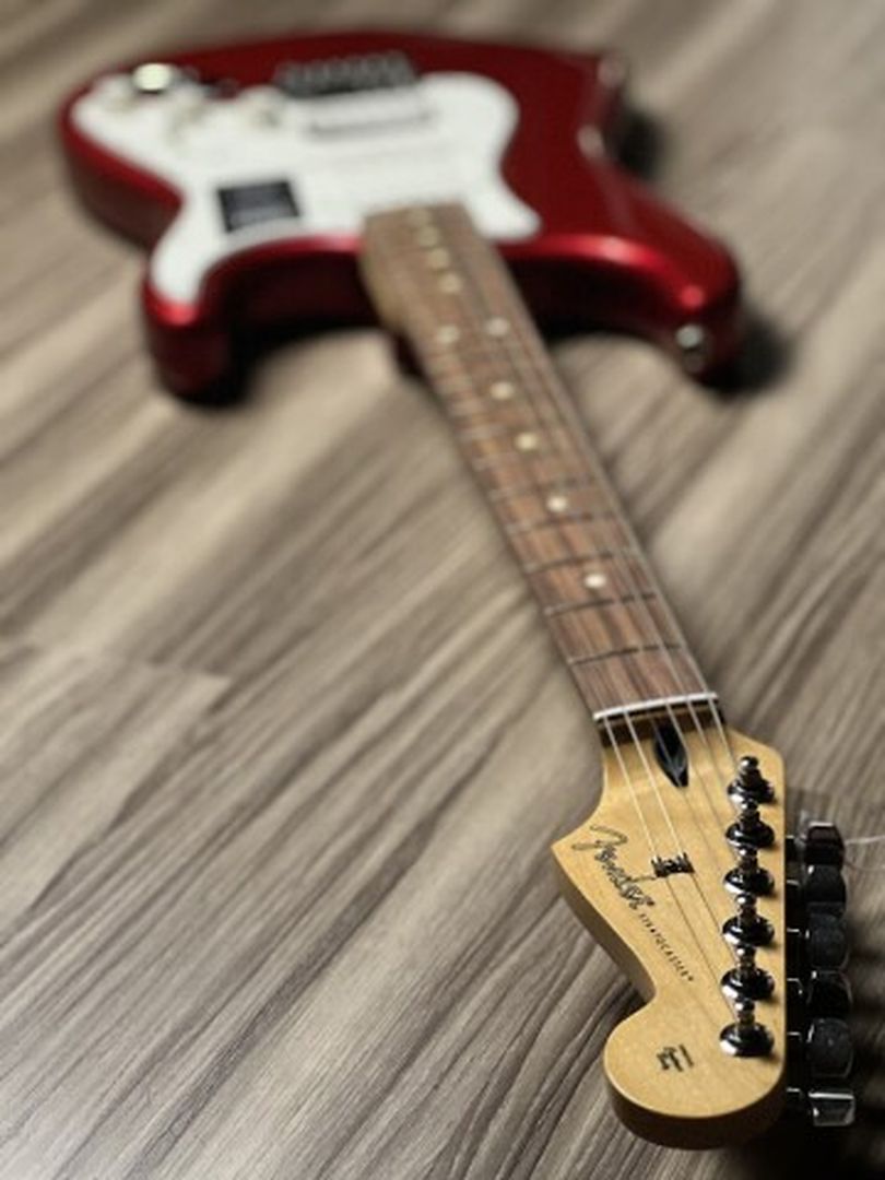 Fender Player Stratocaster HSS with Pau Ferro FB in Candy Apple Red
