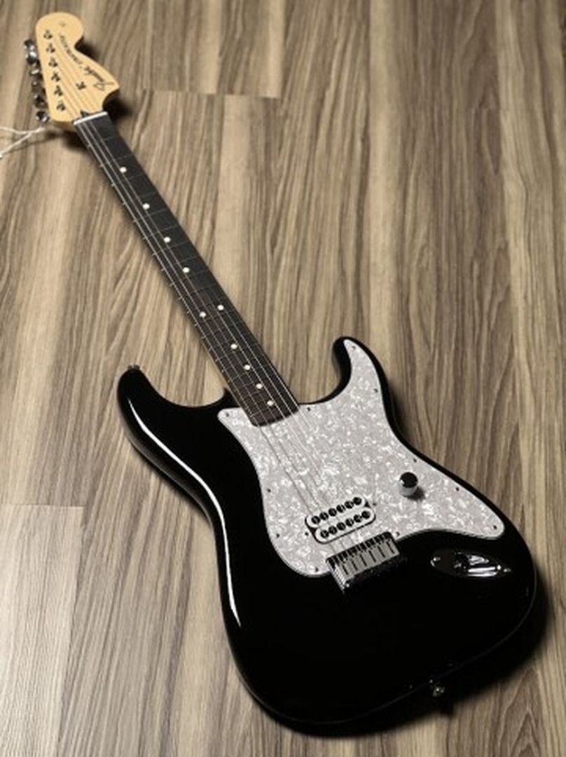 tom delonge pedals Fender Limited Edition Tom DeLonge Stratocaster with RW FB in Black – nafiriguitar.com