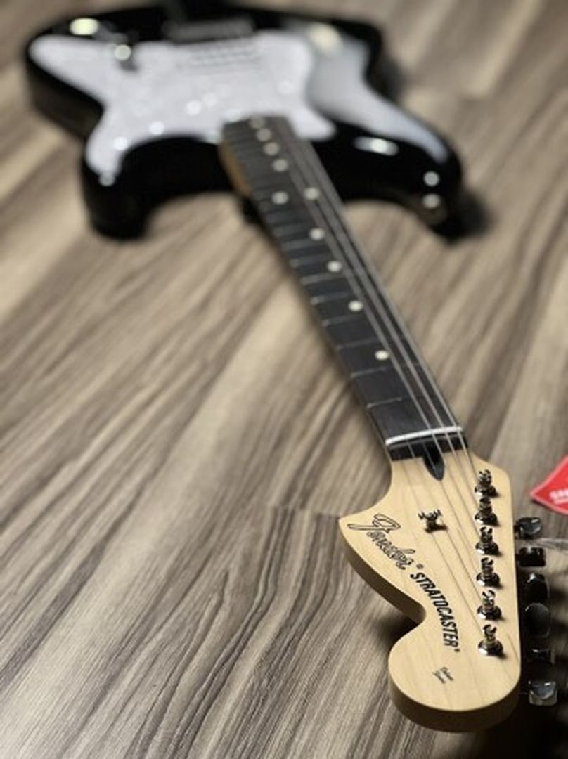 Fender Limited Edition Tom DeLonge Stratocaster with RW FB in Black