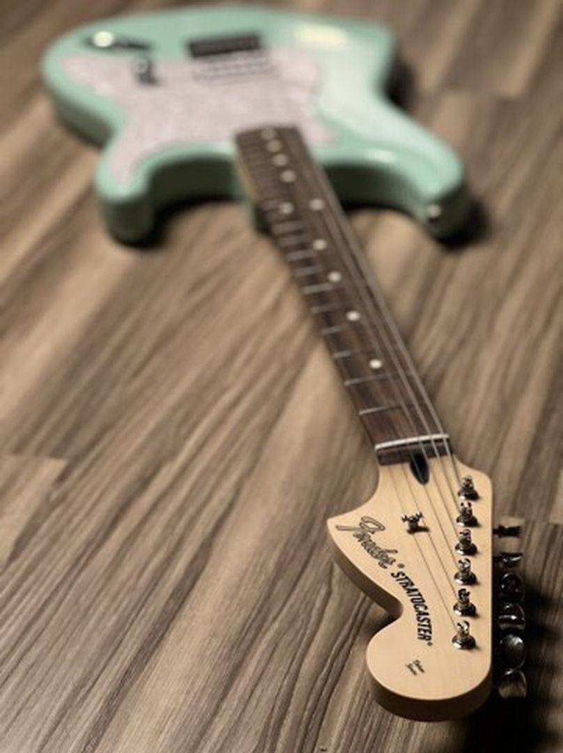 Fender Limited Edition Tom DeLonge Stratocaster with RW FB in Surf Green