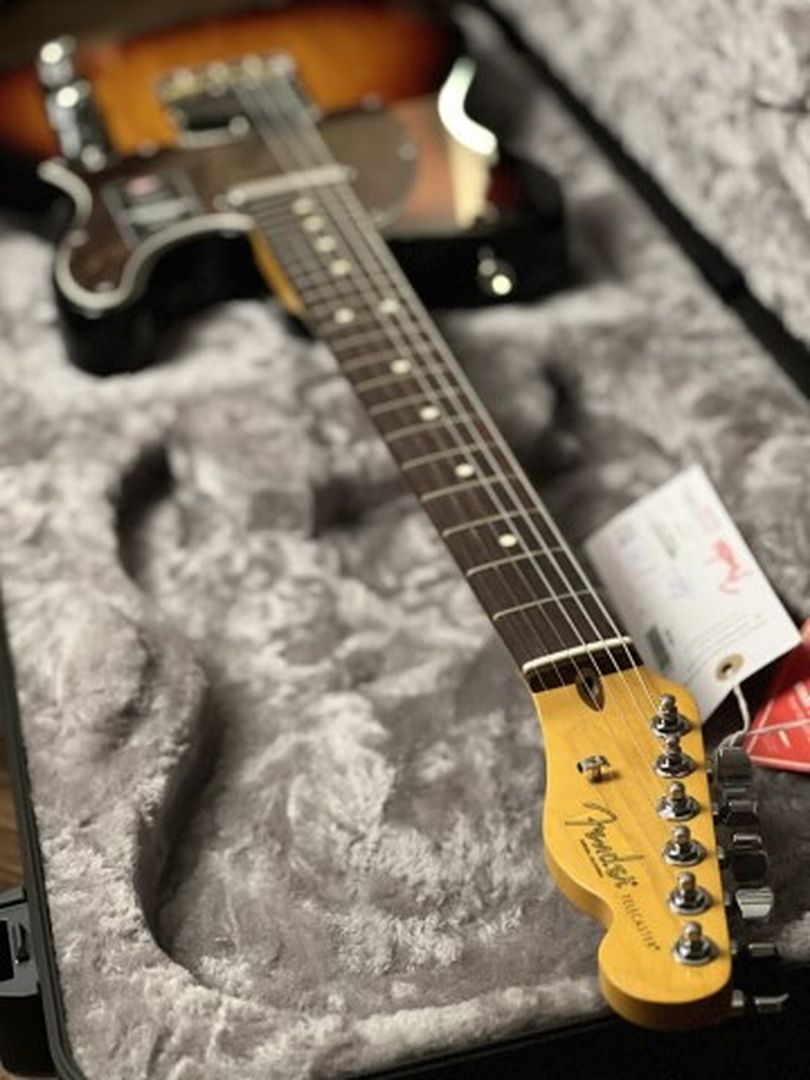 Fender American Professional II Telecaster with RW FB in 3-Tone Sunburst