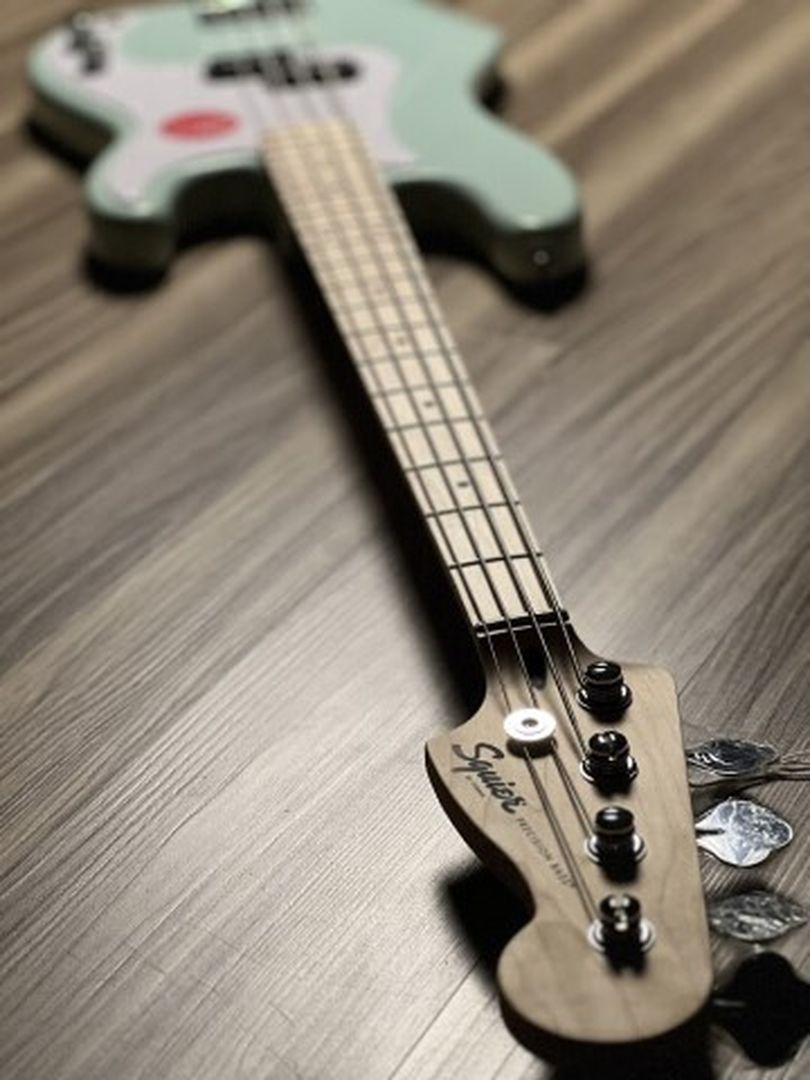 Squier FSR Sonic Precision Bass w/White Pickguard Maple FB in Surf Green