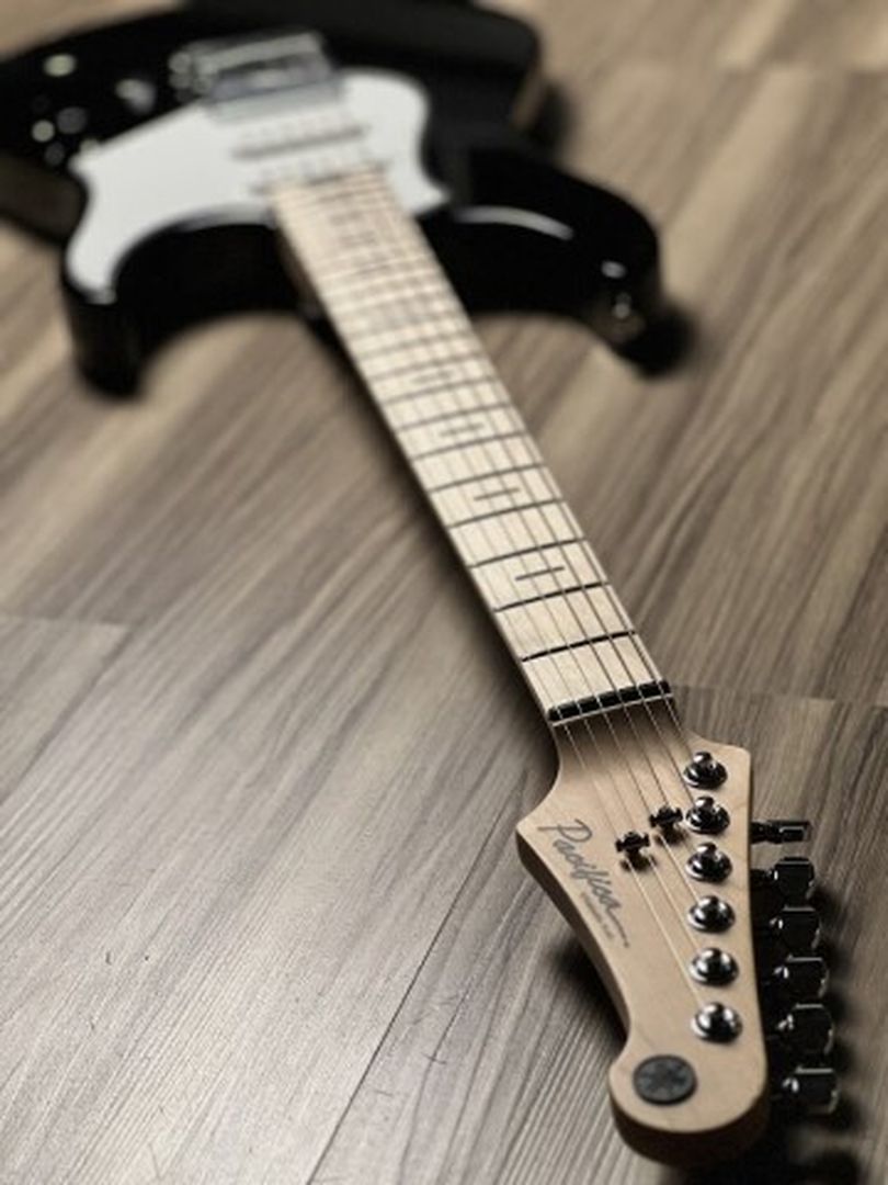 Yamaha Pacifica Standard Plus PACS+12M BL with Maple in Black