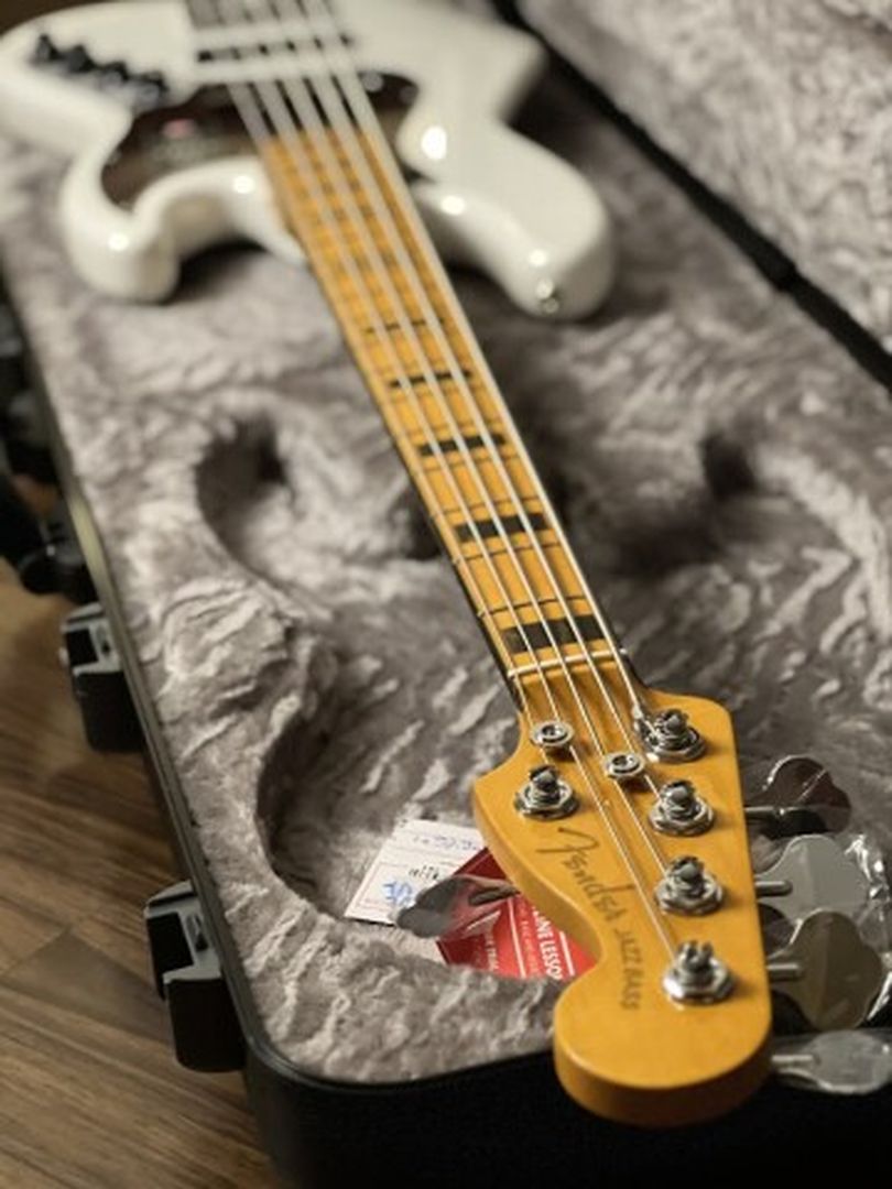 Fender American Ultra 5-String Jazz Bass Guitar with Maple FB in Arctic Pearl