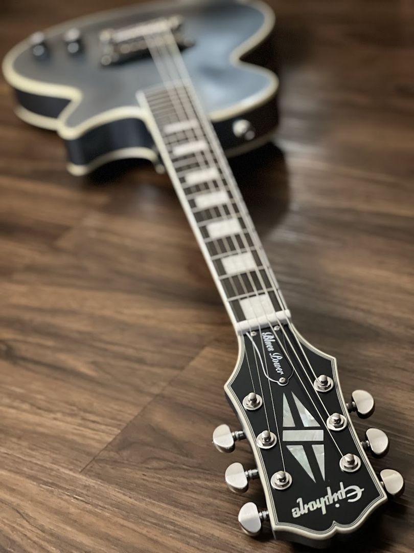 Epiphone Jared James Nichols "Blues Power" Les Paul Custom in Aged Pelham Blue