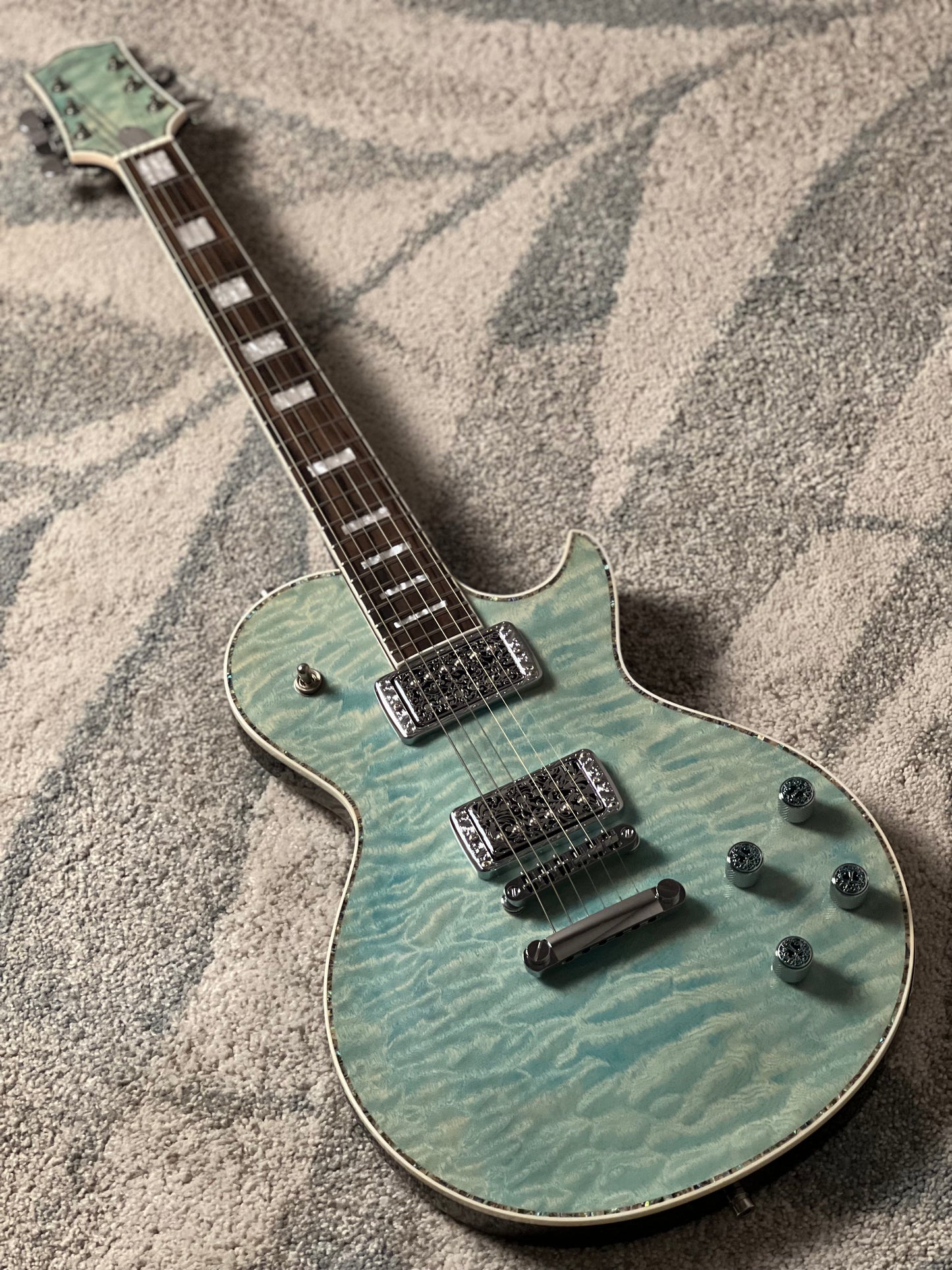 Dhatarattha Custom DLP in Seafoam Green with 5A Quilt Top