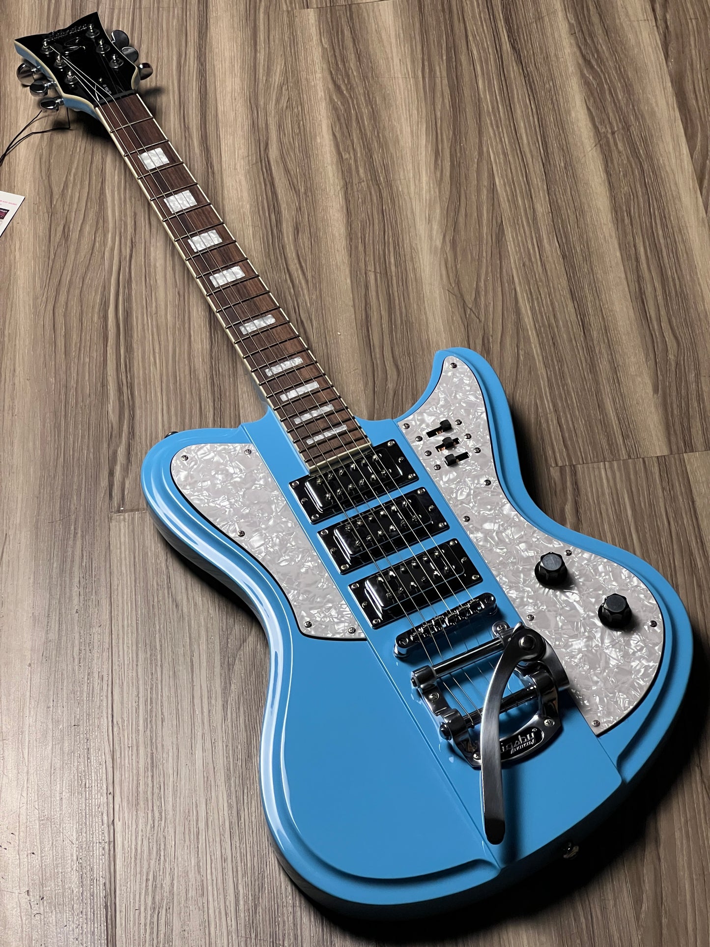 Schecter Ultra-III in Vintage Blue