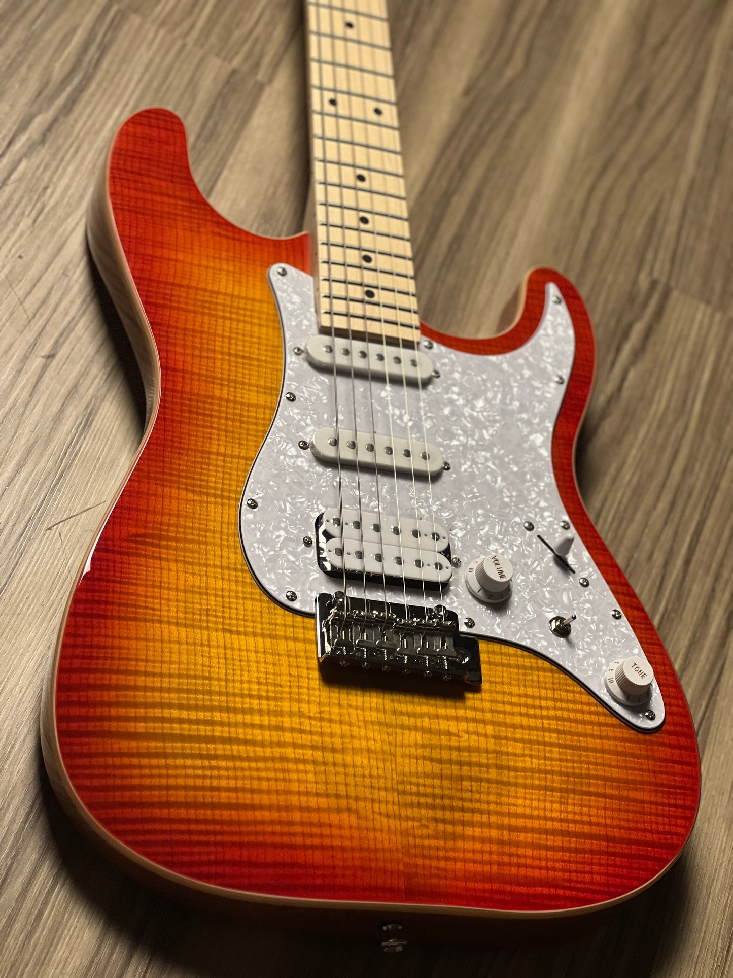 SQOE SEIB680 HSS with Flame Maple Top in Cherry Sunburst