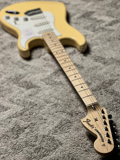 Fender Japan Traditional 70s Stratocaster with Maple FB in Vintage White JD25010795