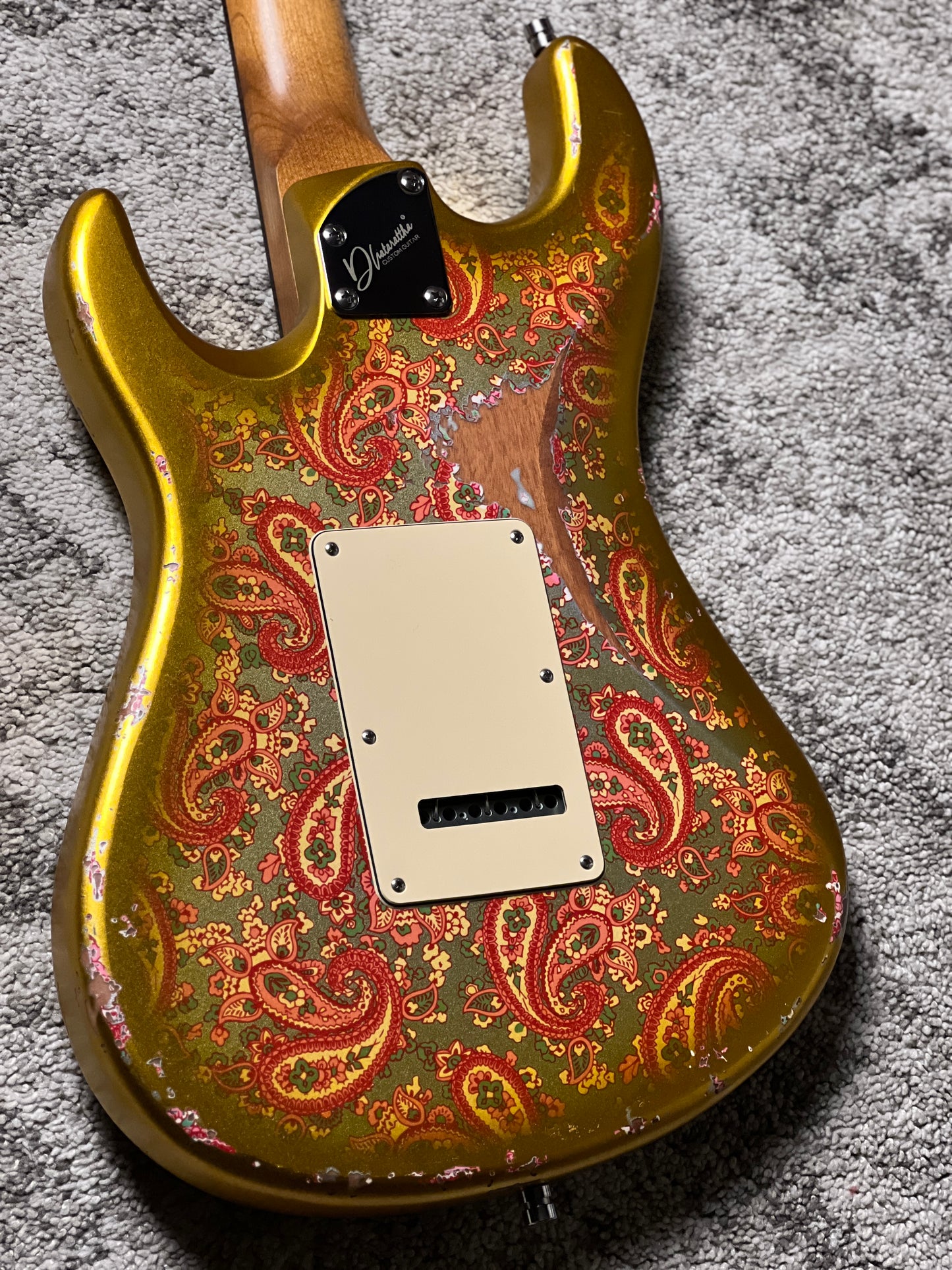Dhatarattha Performance DST HSS in Gold Sparkle over Pink Paisley with RW FB and Nitrocellulose Lacquer Relic
