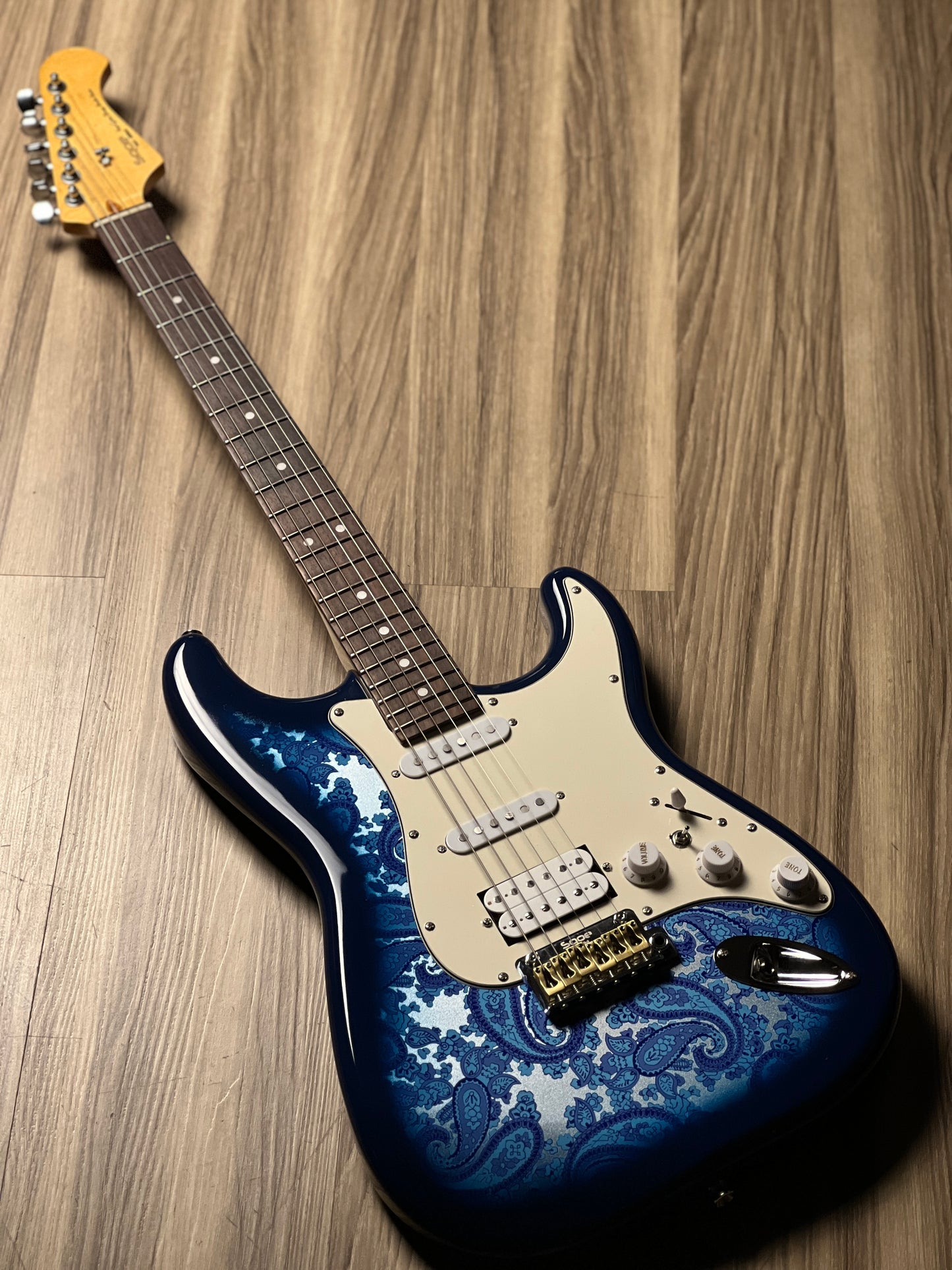 SQOE SEST1100 HSS Custom Shop Series in Blue Paisley Limited Edition with Hardshell Case