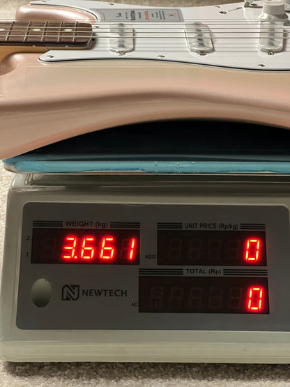 Fender Japan Traditional 2025 Collection 60s Stratocaster with RW FB in Stardust Pink JD25013197