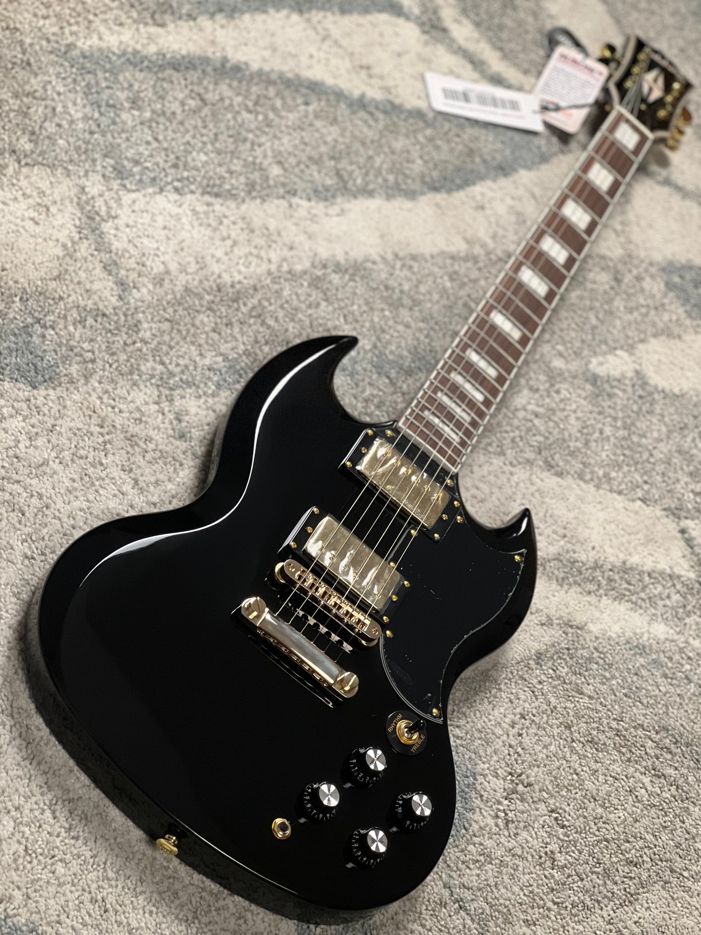 Soloking SG60 ในเชอร์รี่แดงใส 