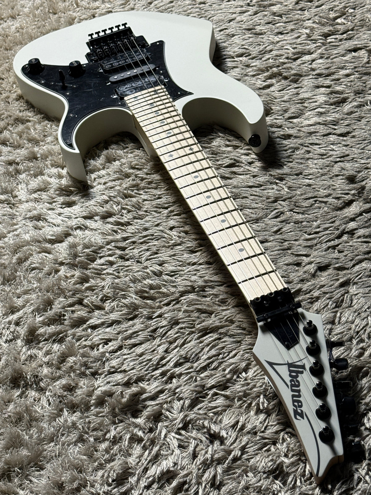 Ibanez RG550-WNF in White Flat