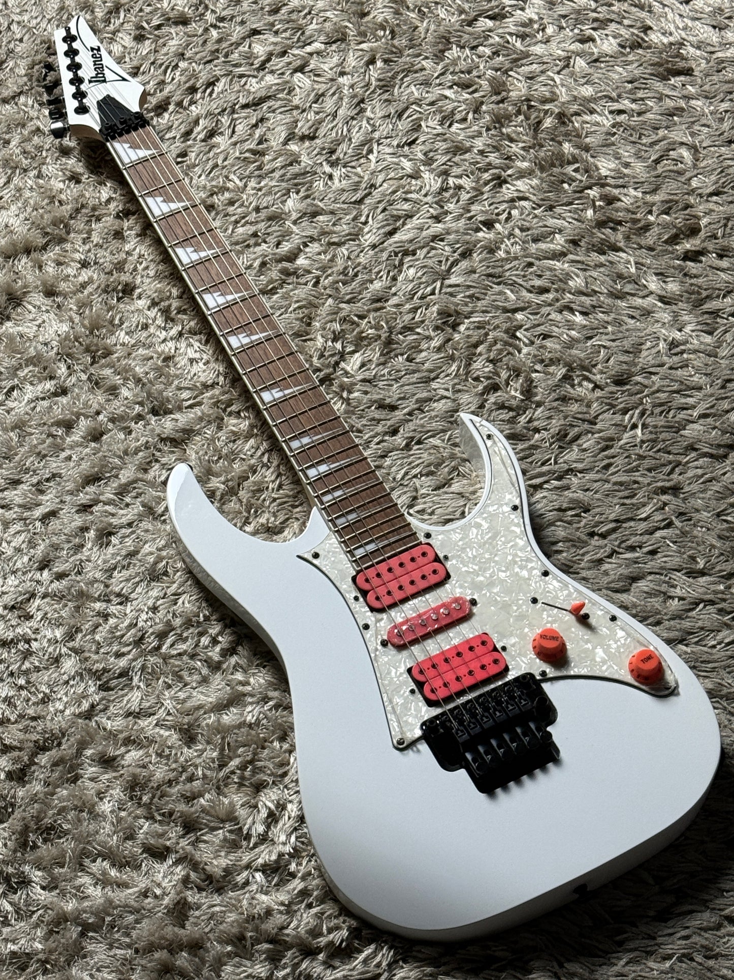 Ibanez RG450DXB-WH Electric Guitar in White I260305124 (USED)