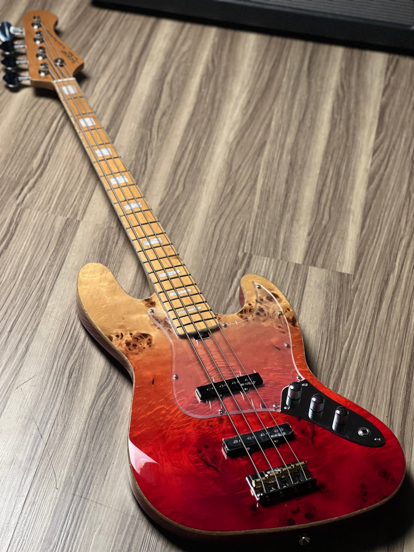 SQOE SJB700 Roasted Maple Series in Lava Red Fade