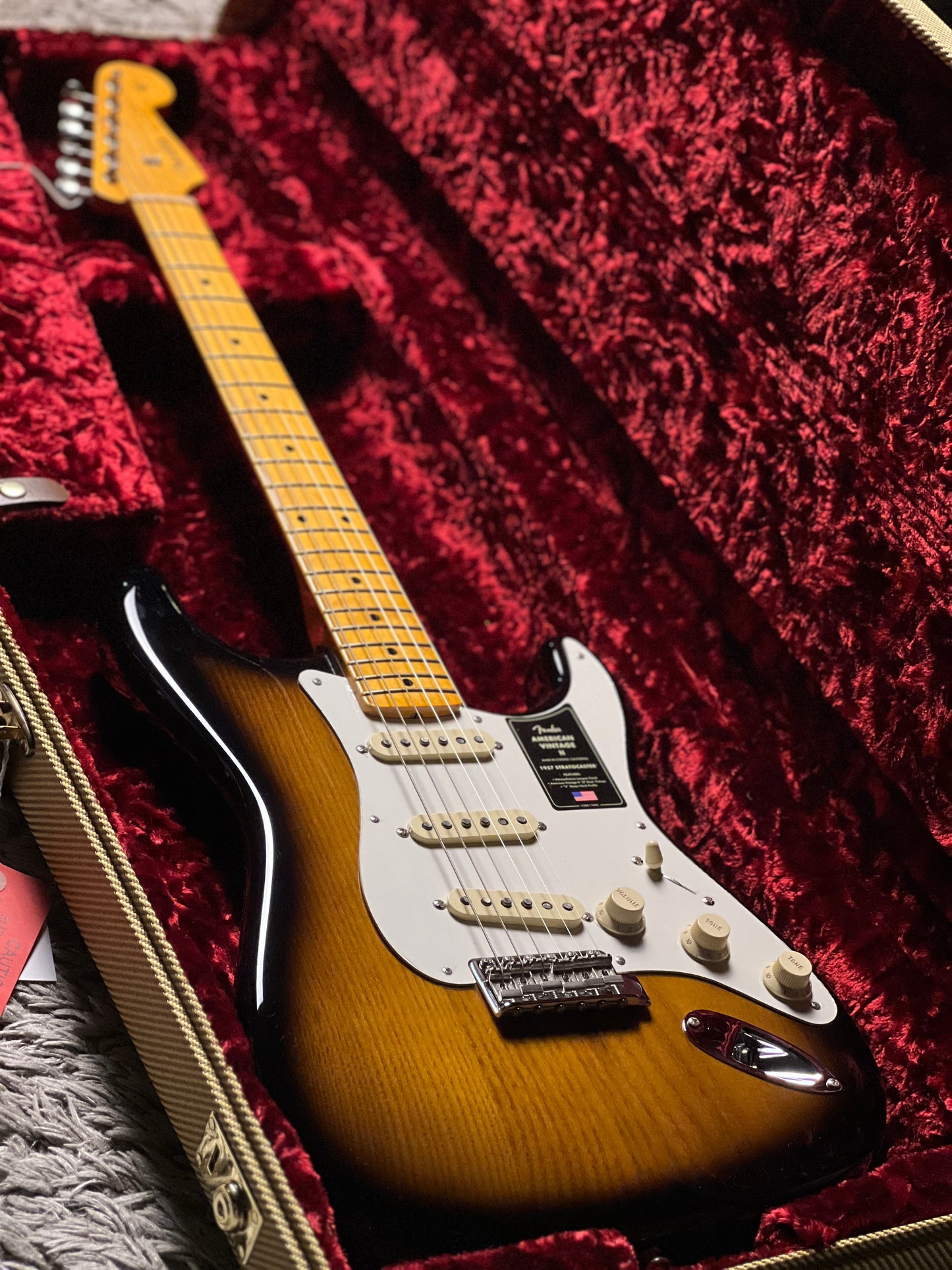 Fender American Vintage II 57 Stratocaster พร้อม Maple FB สี 2-Tone Sunburst