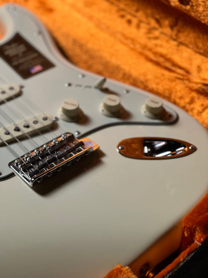 Fender American Vintage II 61 Stratocaster with Rosewood FB in Olympic White V2444963