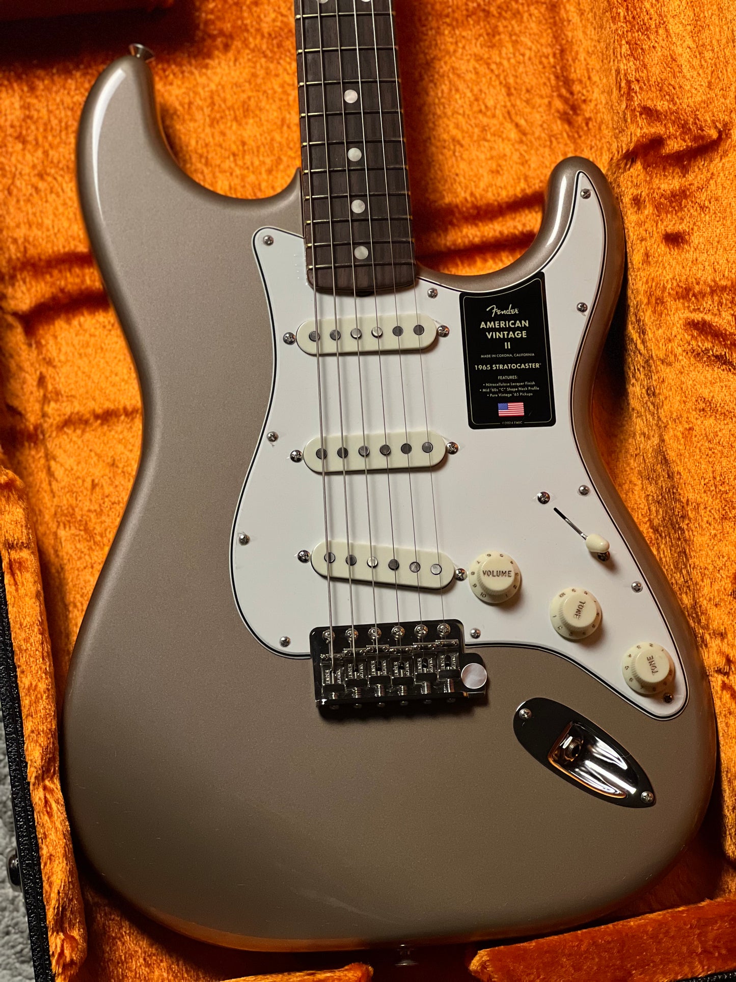 Fender American Vintage II 1965 Stratocaster with Round-Lam RW FB in Shoreline Gold
