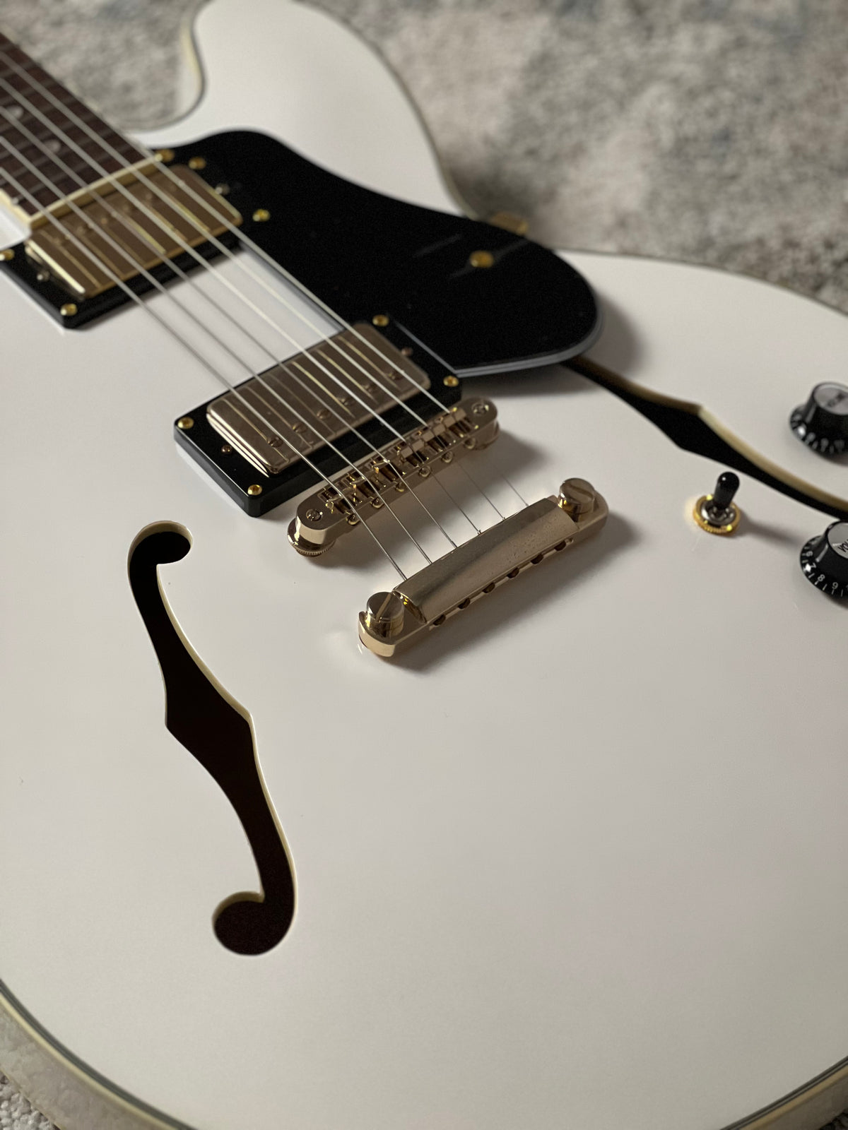 Soloking SH-335 Heritage in Alpine White with Gold Hardware