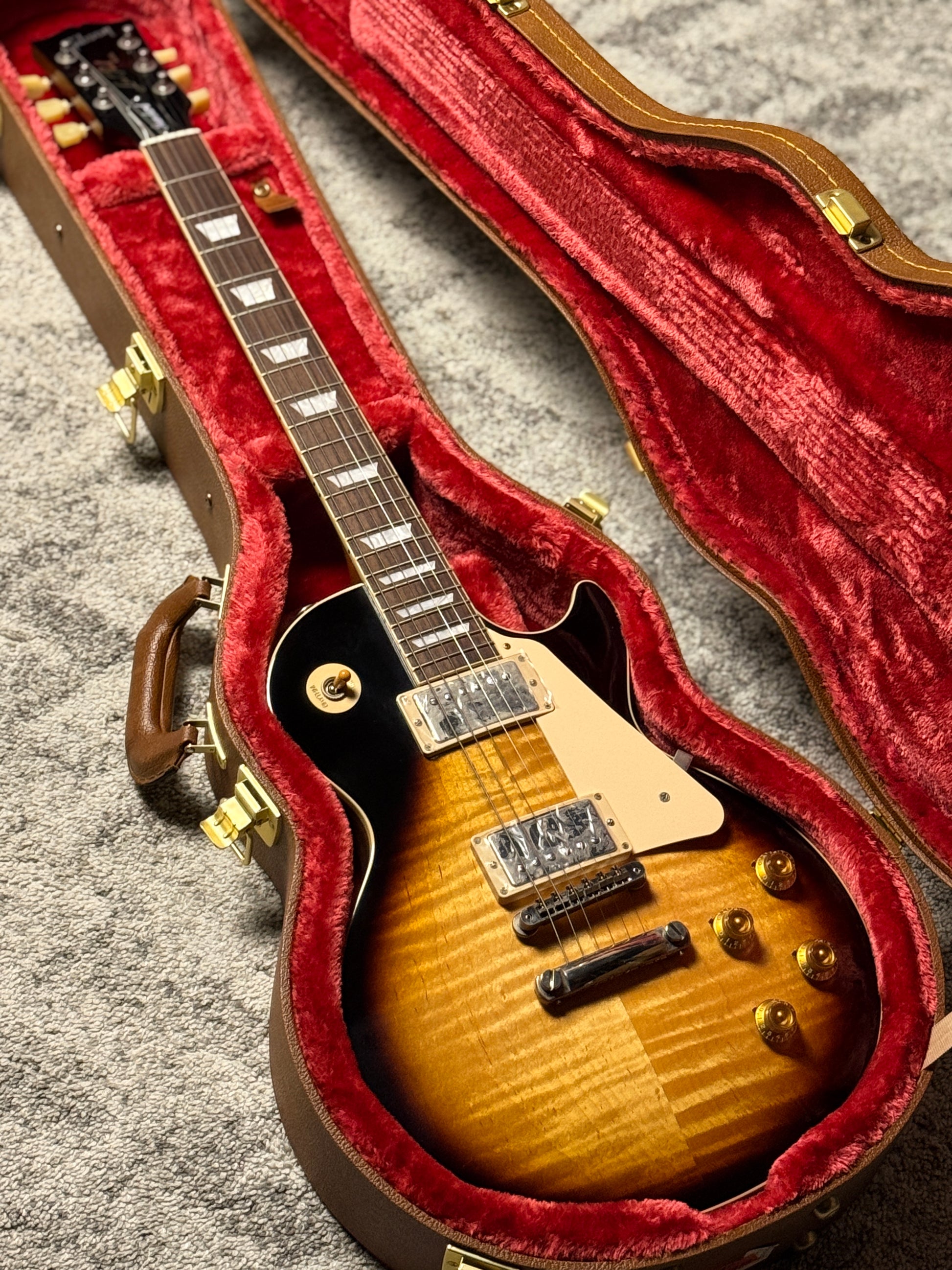 tobacco burst Les Paul Custom 70's and Gibson Gibson Les Paul Standard 50s