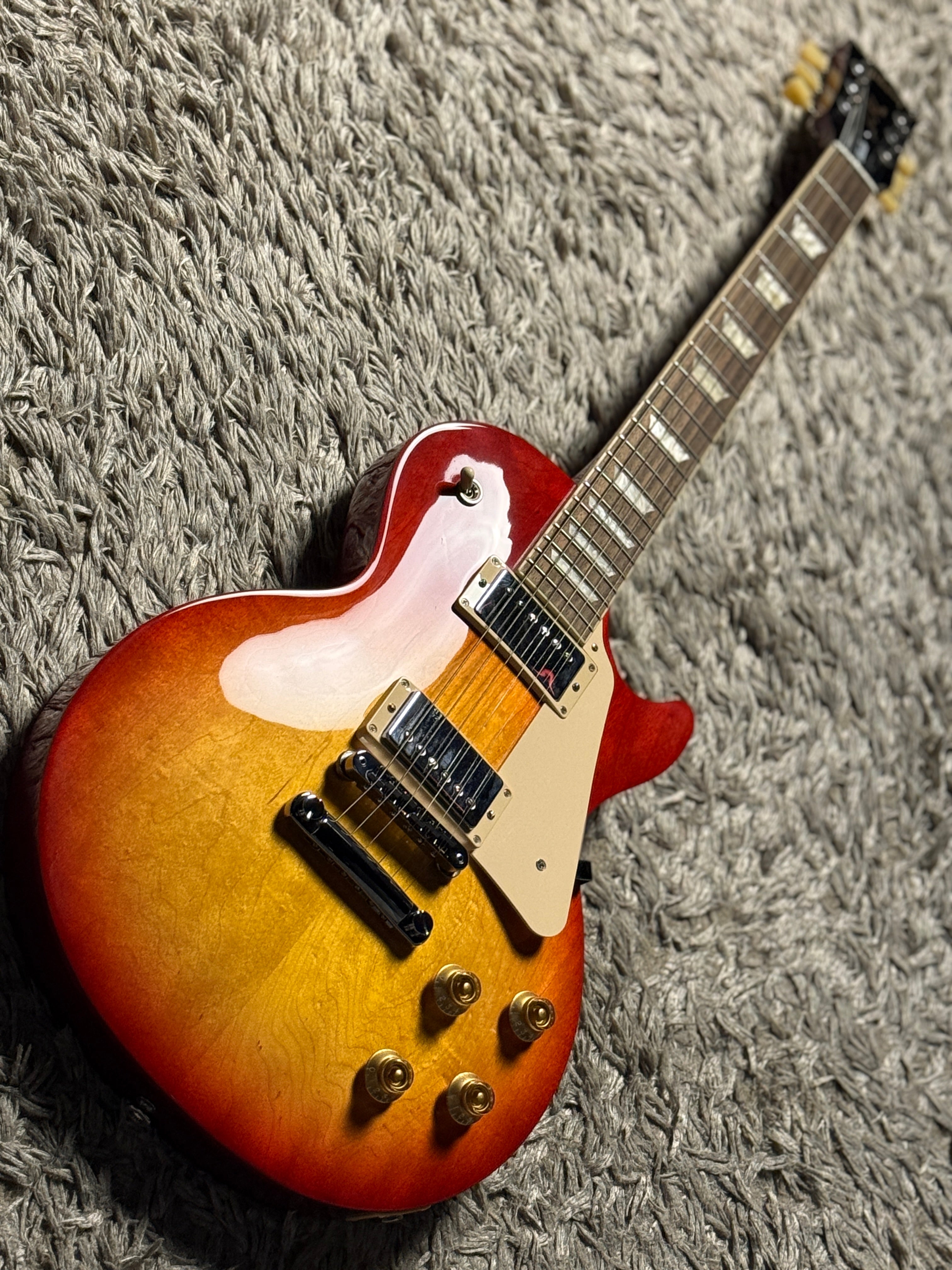 Gibson Les Paul Studio Cherry Sunburst with Gigbag 231140323