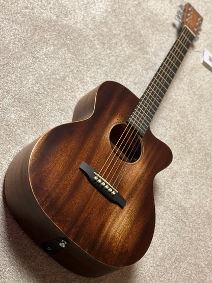 Martin 000C Jr-E StreetMaster Acoustic electric in Dark Mahogany Distressed