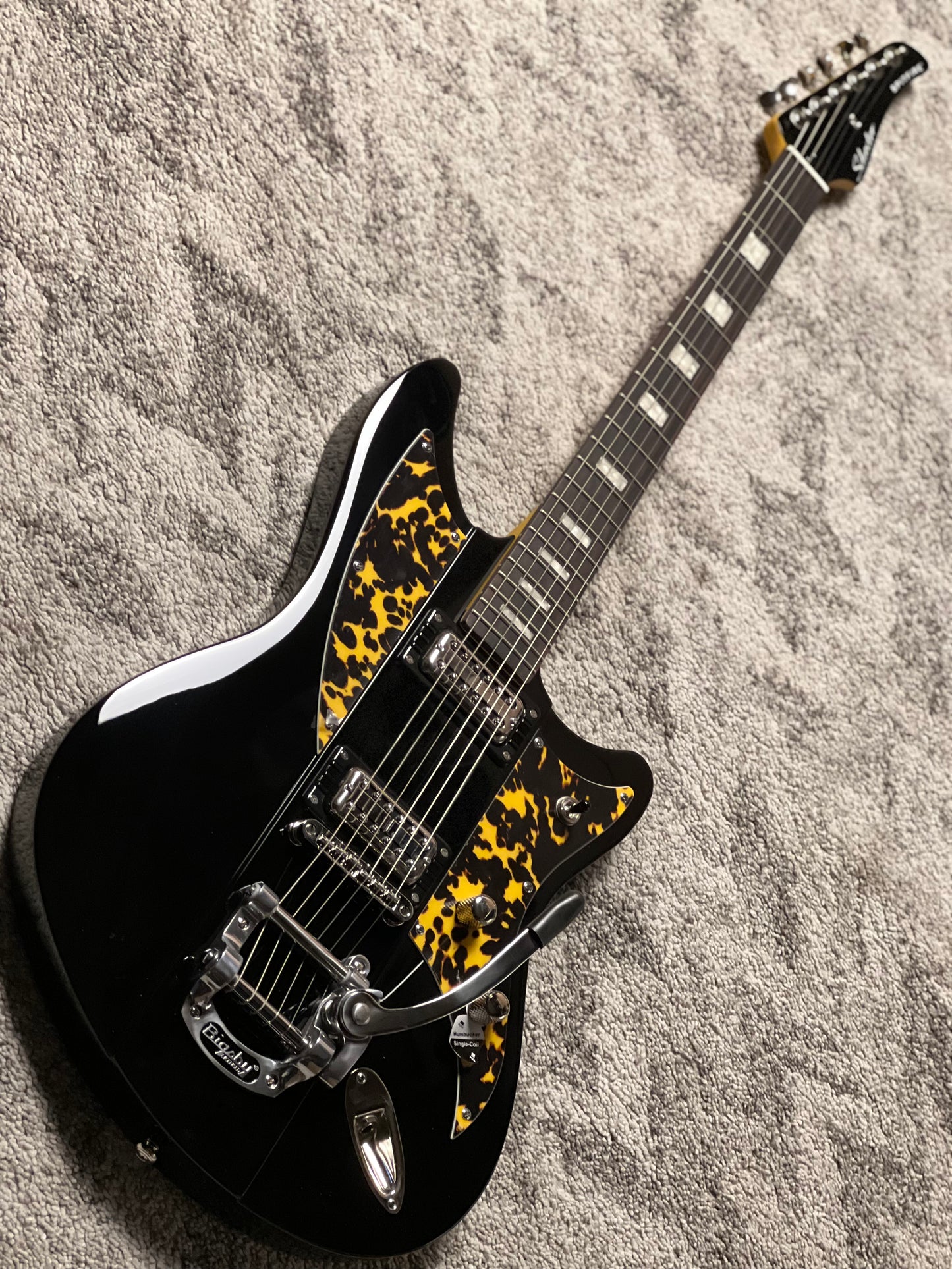 Schecter Spitfire Solid-Body in Black Leopard