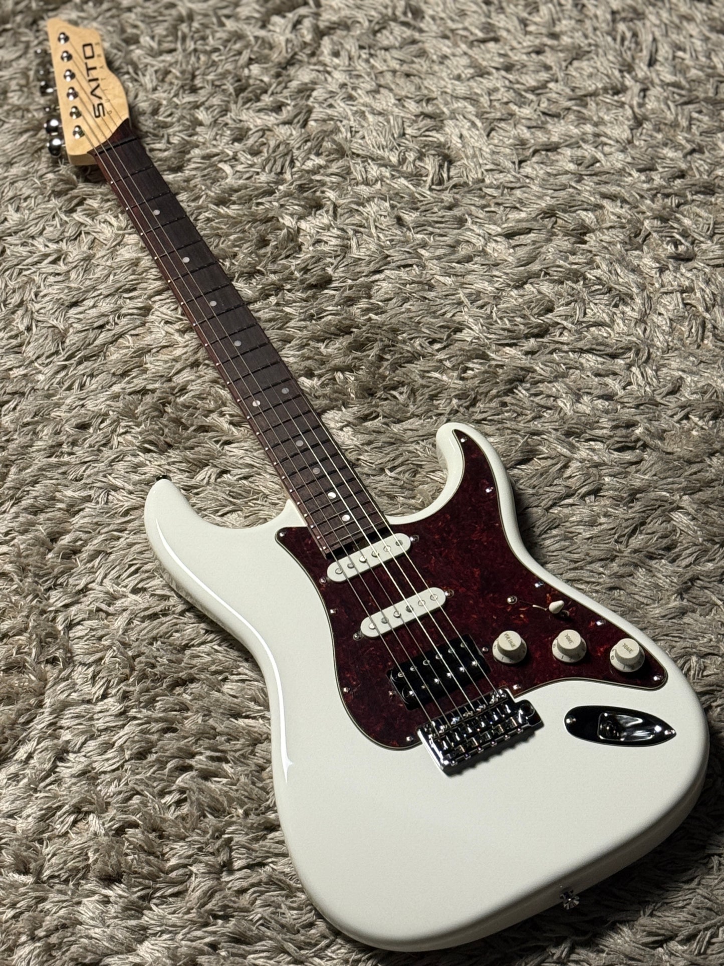 Saito S-622CS SSH Heritage with Rosewood in Olympic White with Tortoise PG 253046